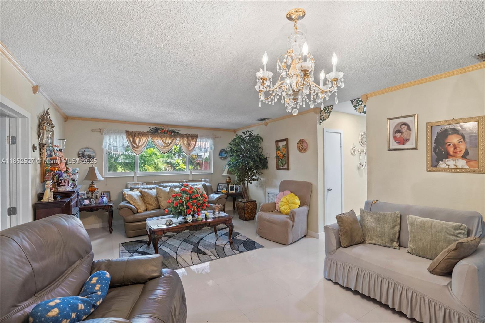 AVOCADO MANOR - Residential