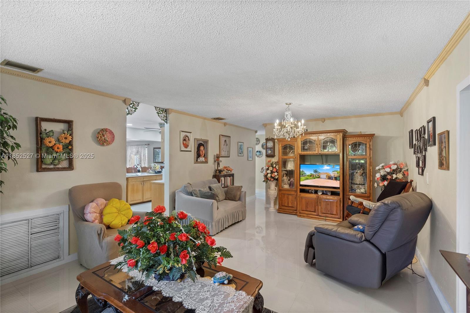 AVOCADO MANOR - Residential