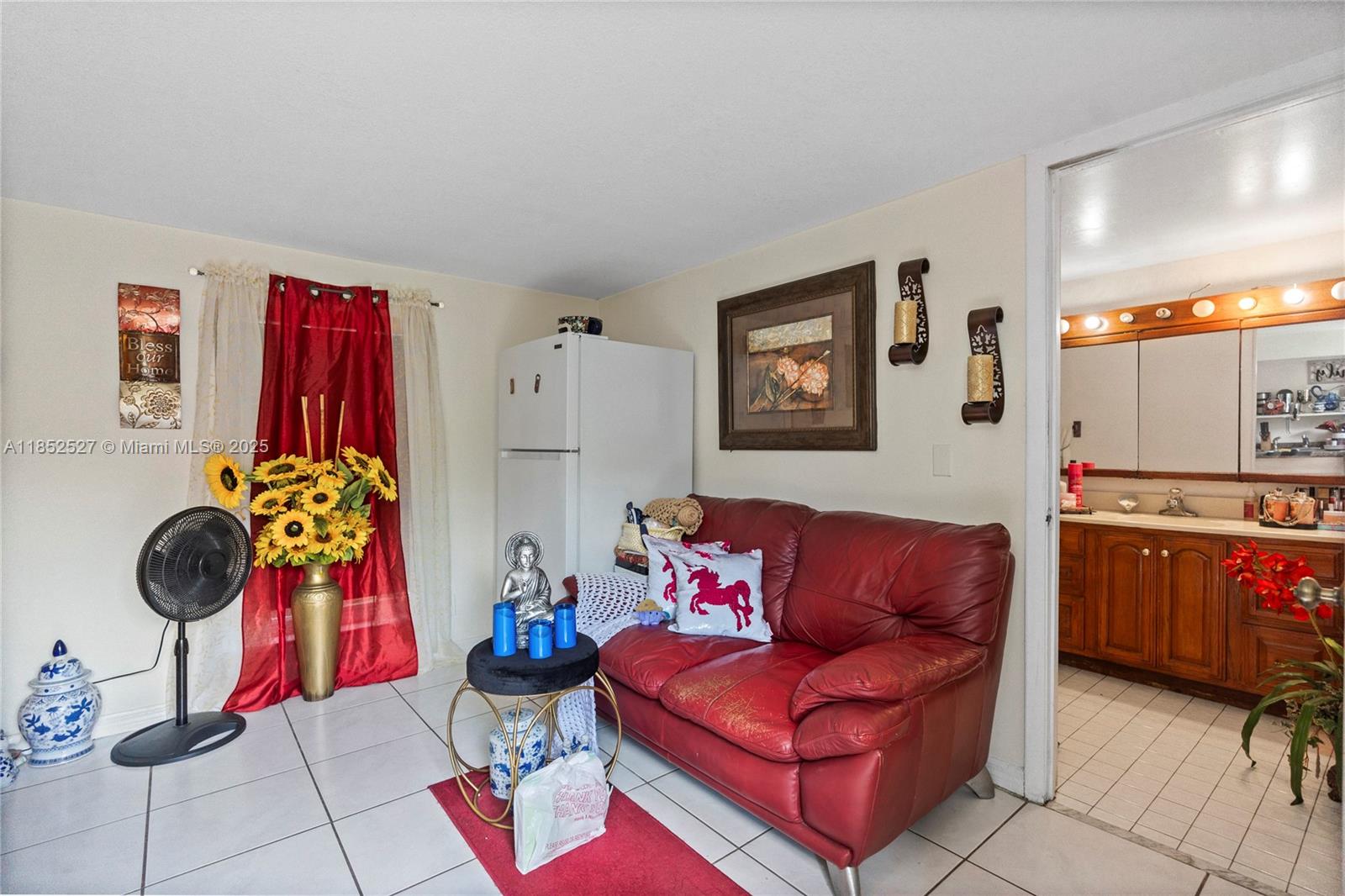 AVOCADO MANOR - Residential