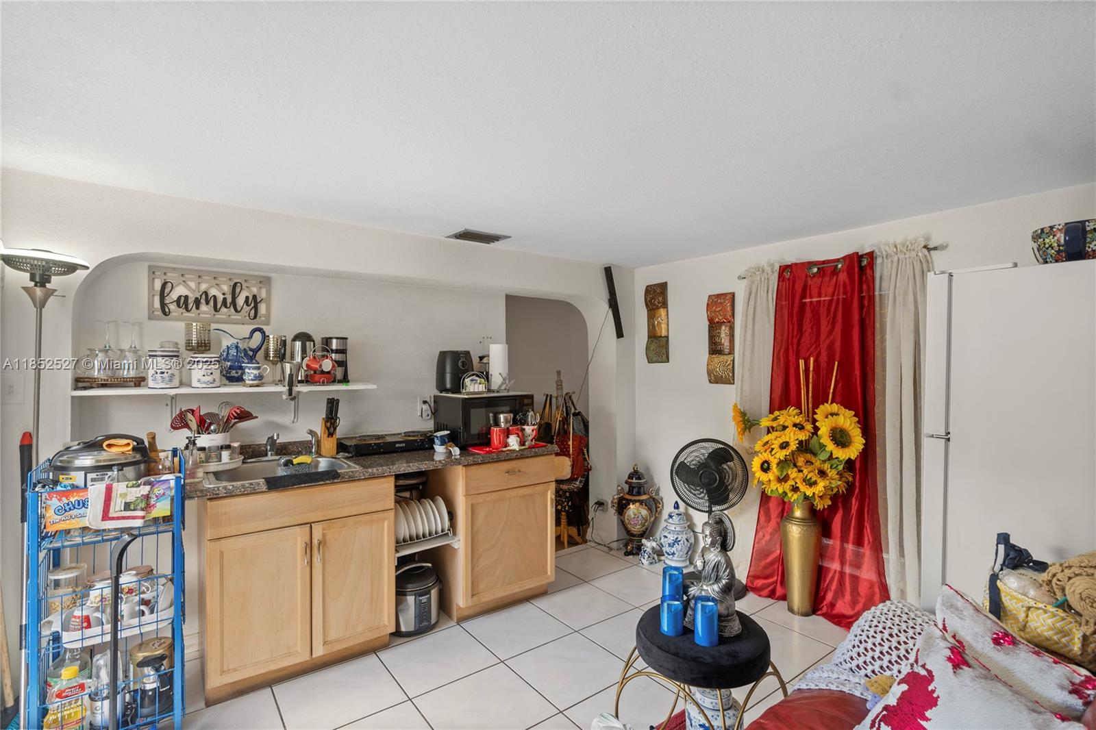 AVOCADO MANOR - Residential