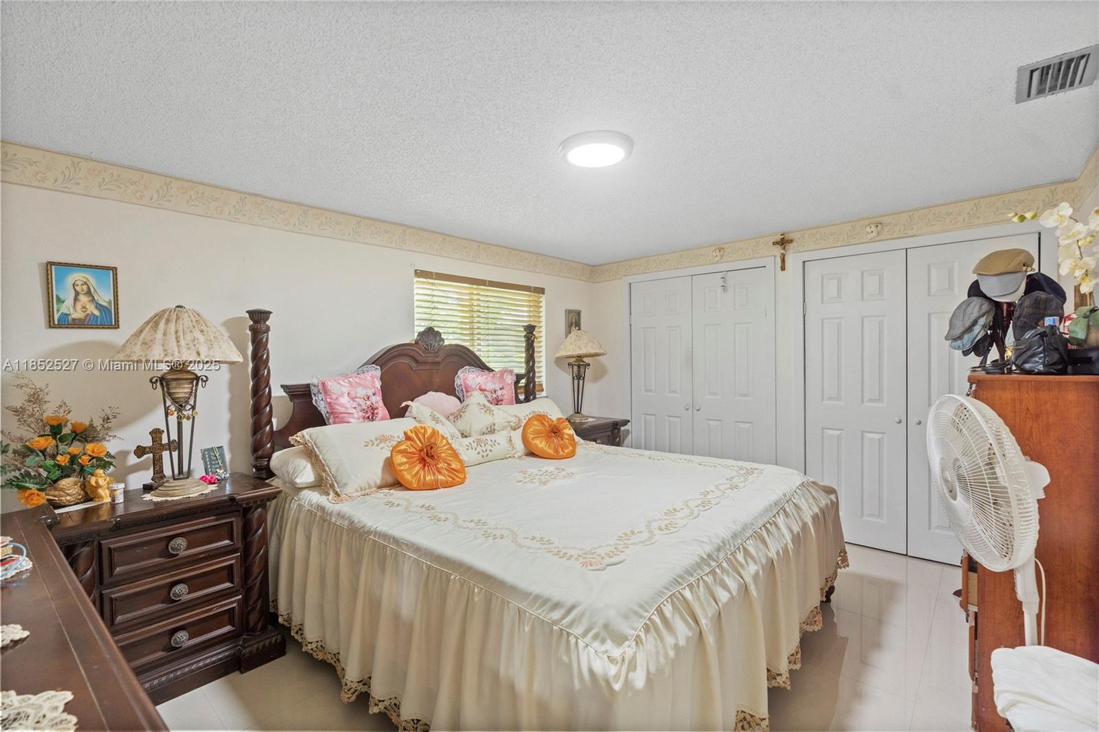 AVOCADO MANOR - Residential