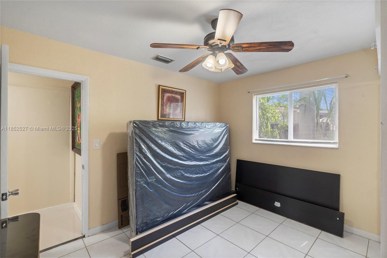 AVOCADO MANOR - Residential