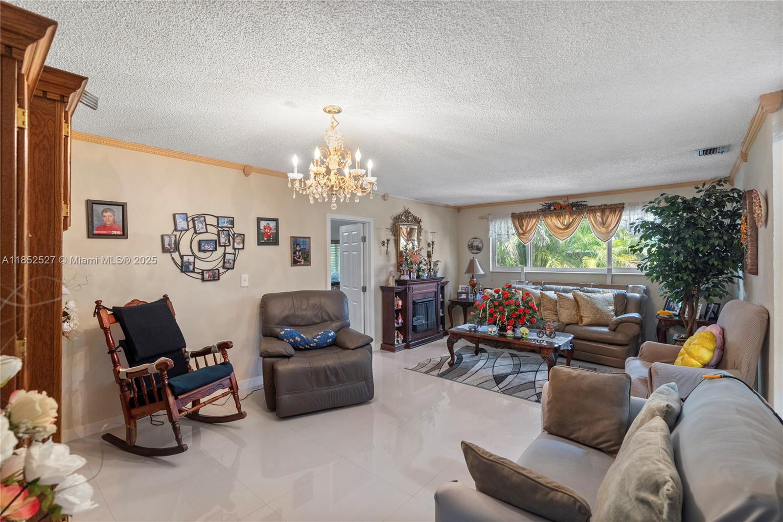 AVOCADO MANOR - Residential