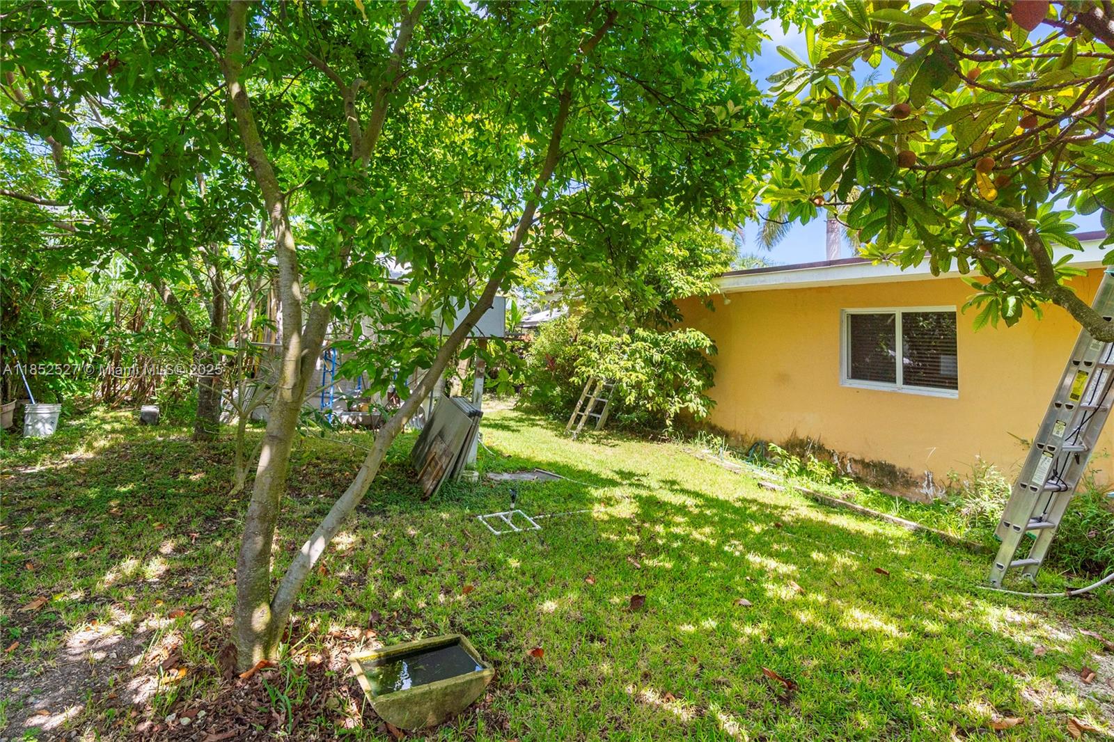 AVOCADO MANOR - Residential