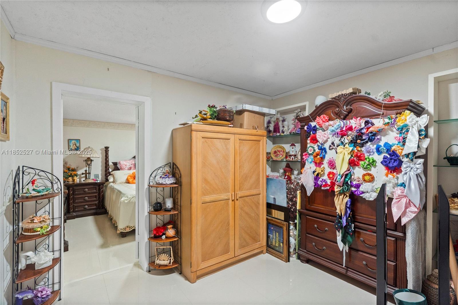 AVOCADO MANOR - Residential