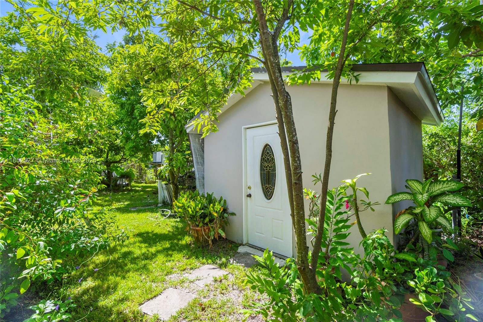 AVOCADO MANOR - Residential