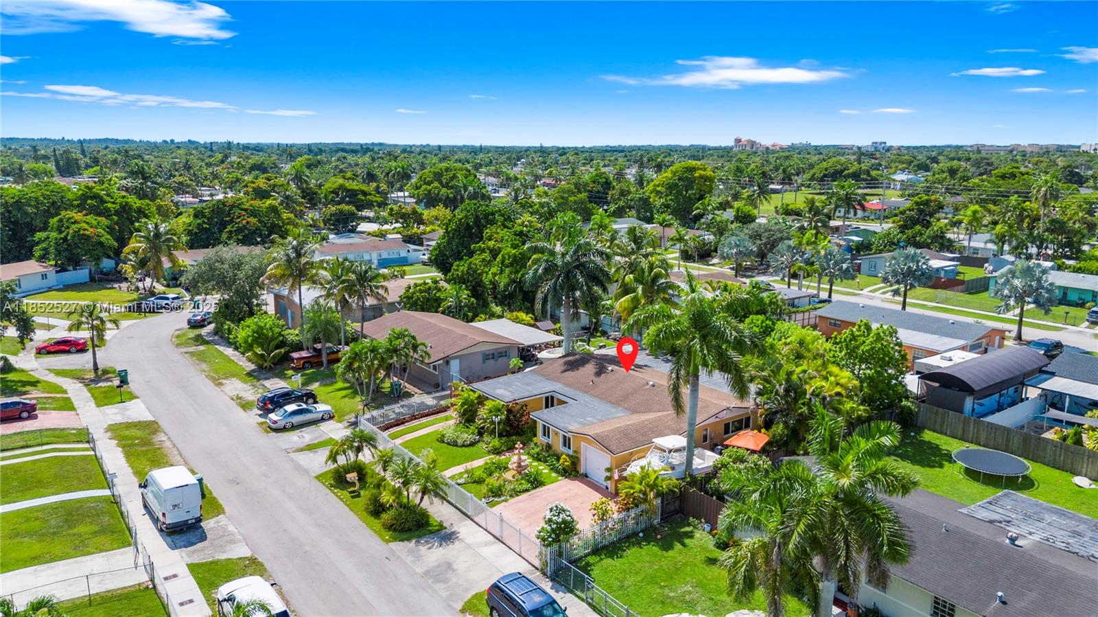 AVOCADO MANOR - Residential