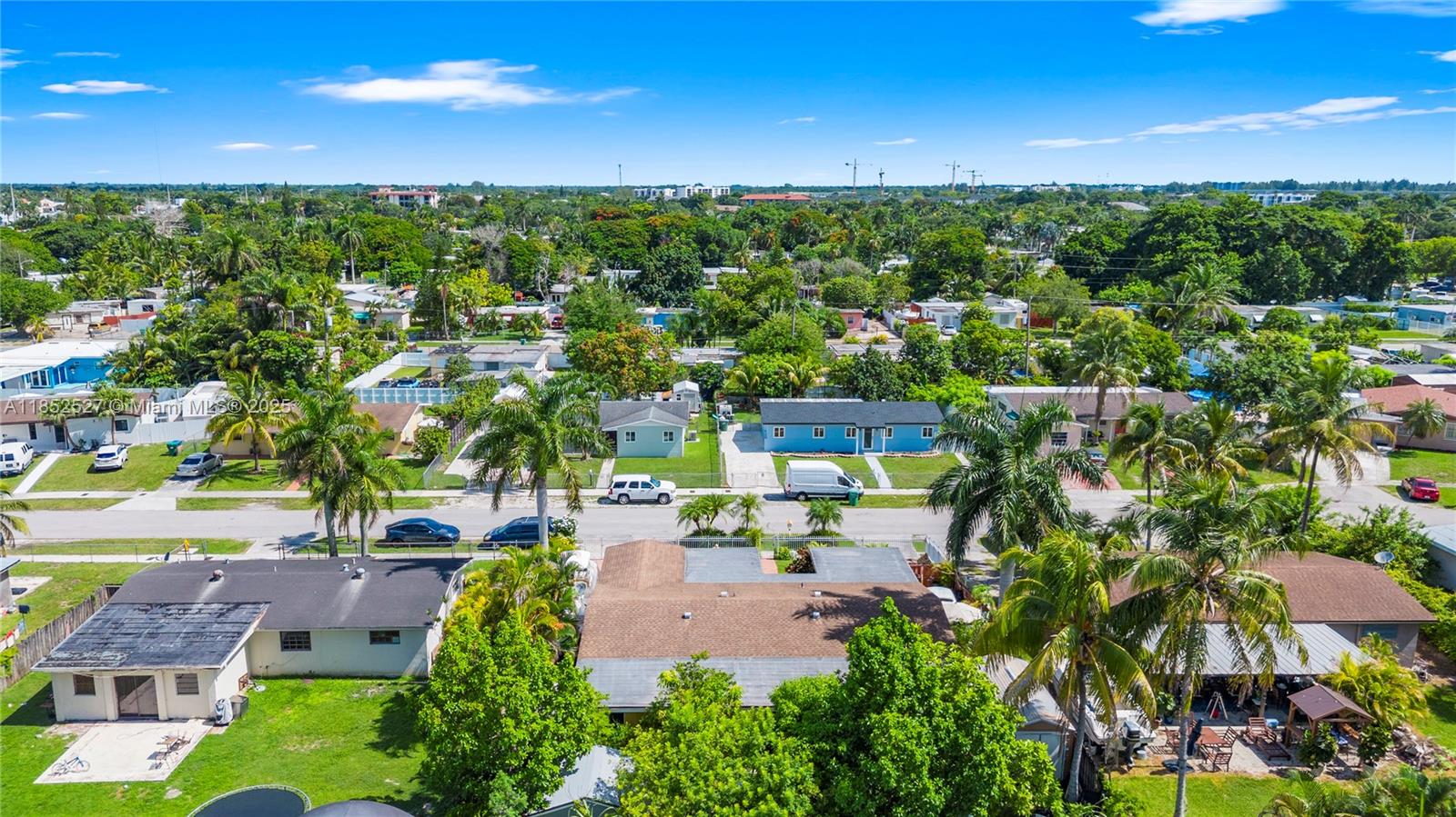 AVOCADO MANOR - Residential