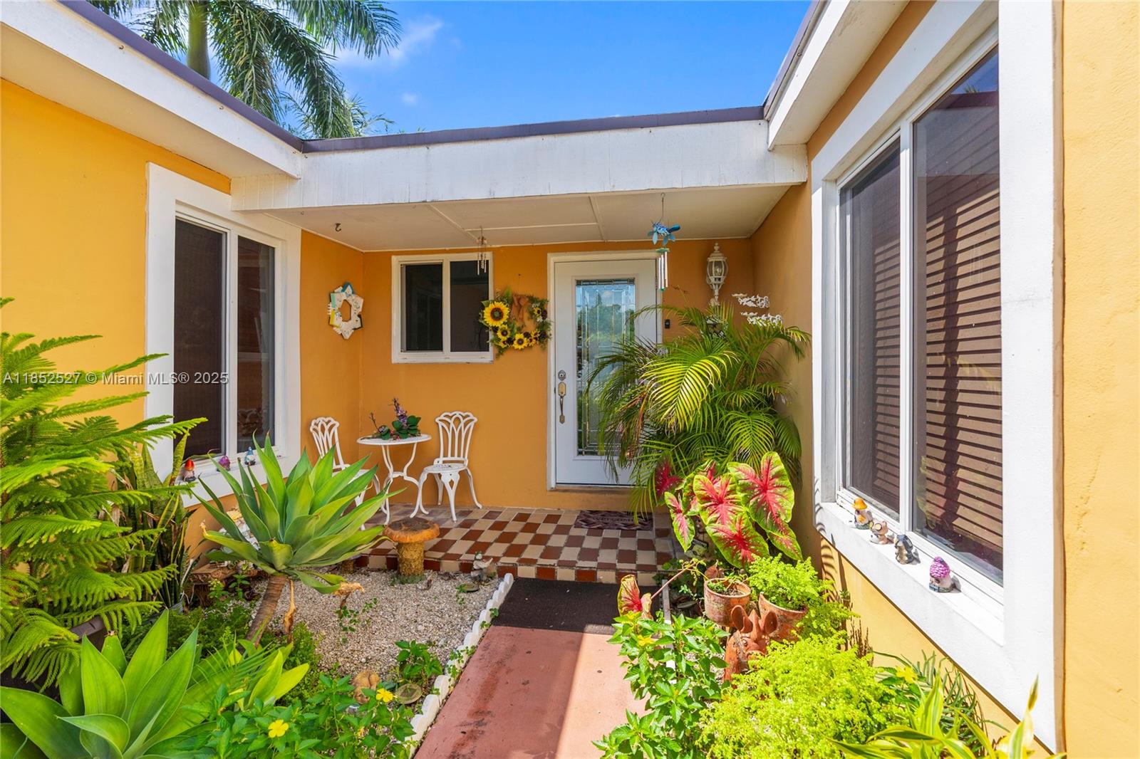 AVOCADO MANOR - Residential