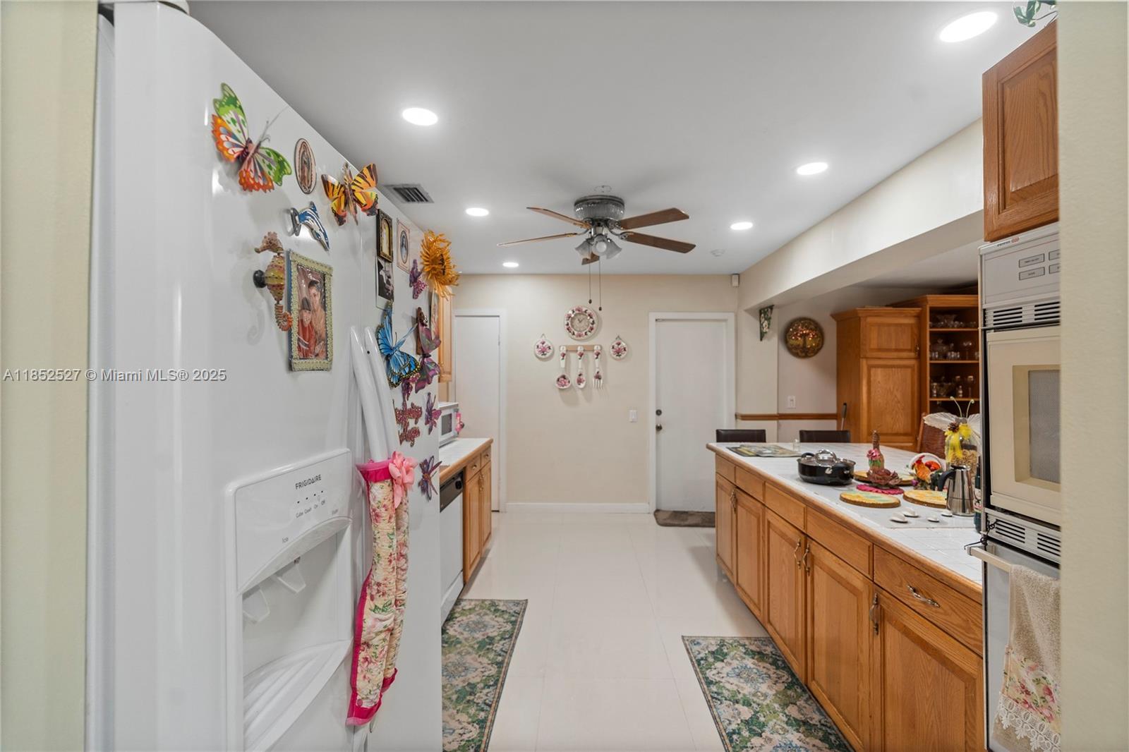 AVOCADO MANOR - Residential