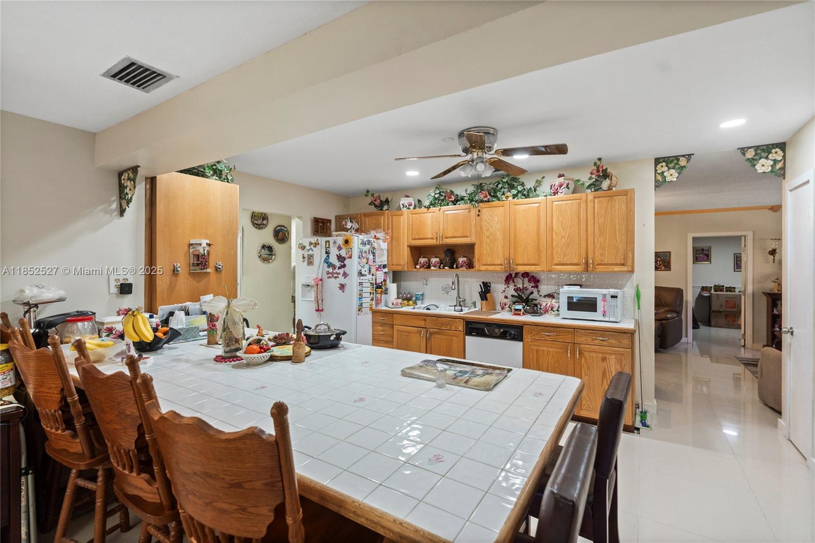 AVOCADO MANOR - Residential