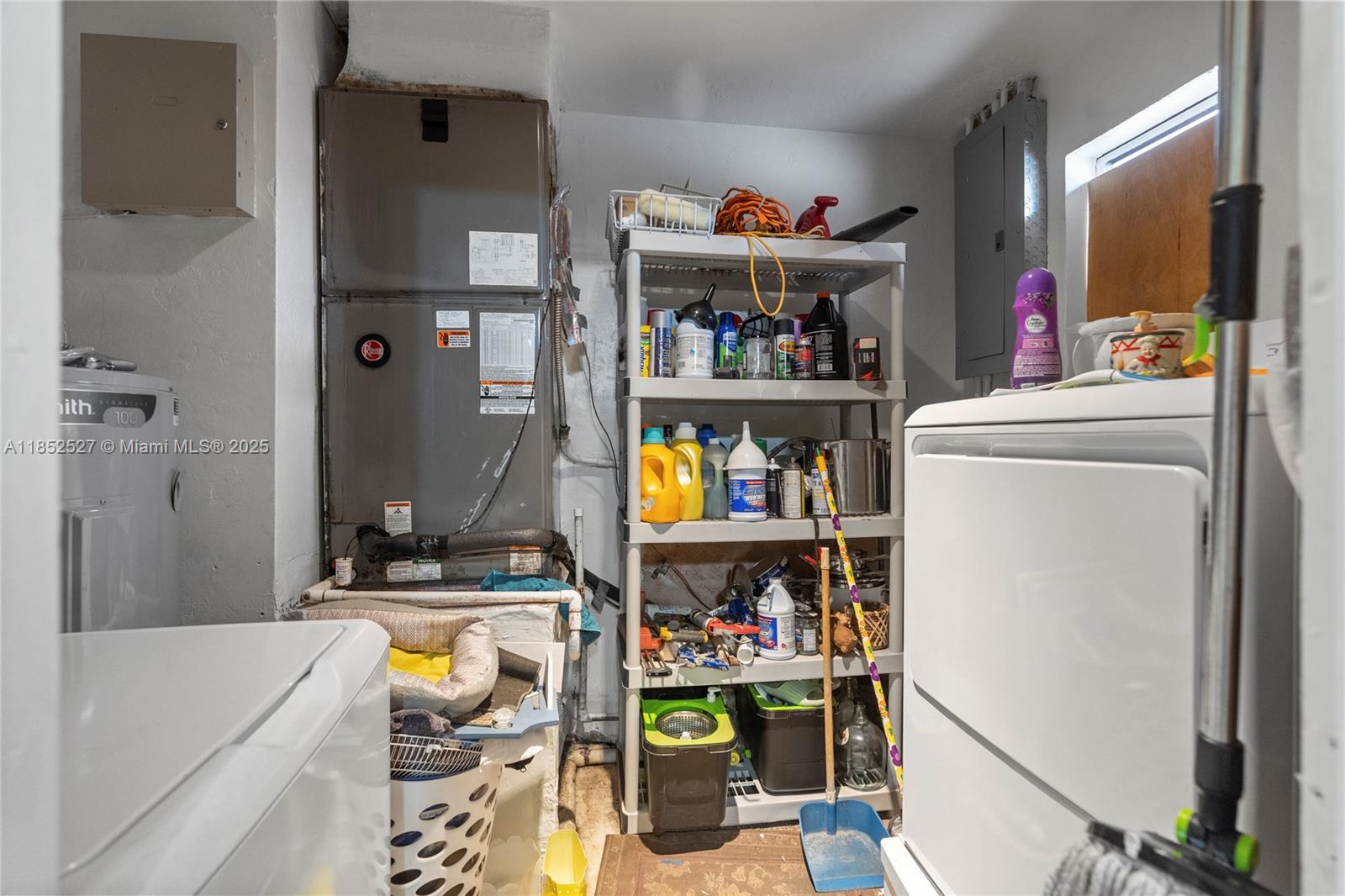 AVOCADO MANOR - Residential