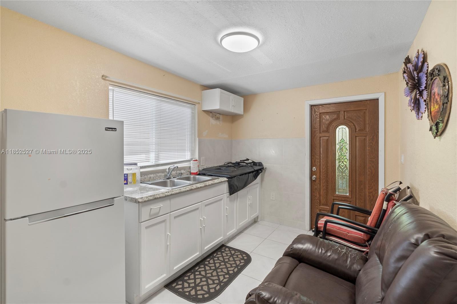 AVOCADO MANOR - Residential