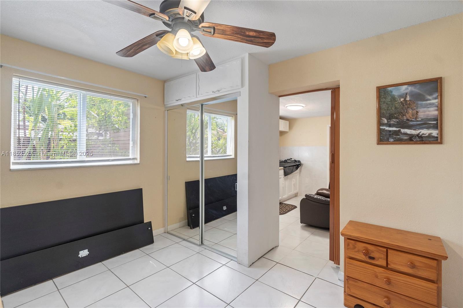 AVOCADO MANOR - Residential