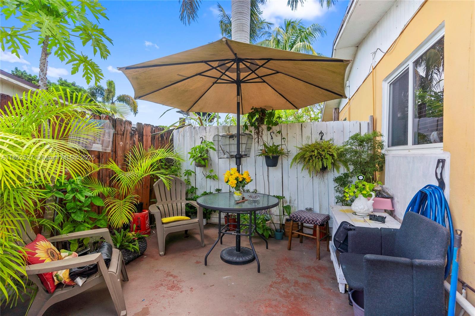 AVOCADO MANOR - Residential