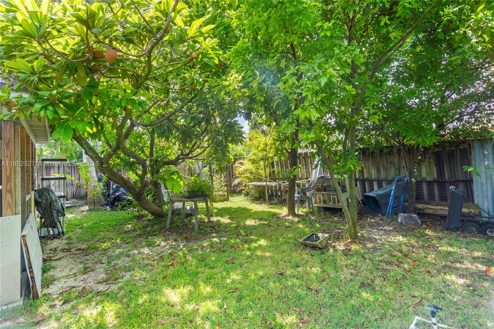 AVOCADO MANOR - Residential