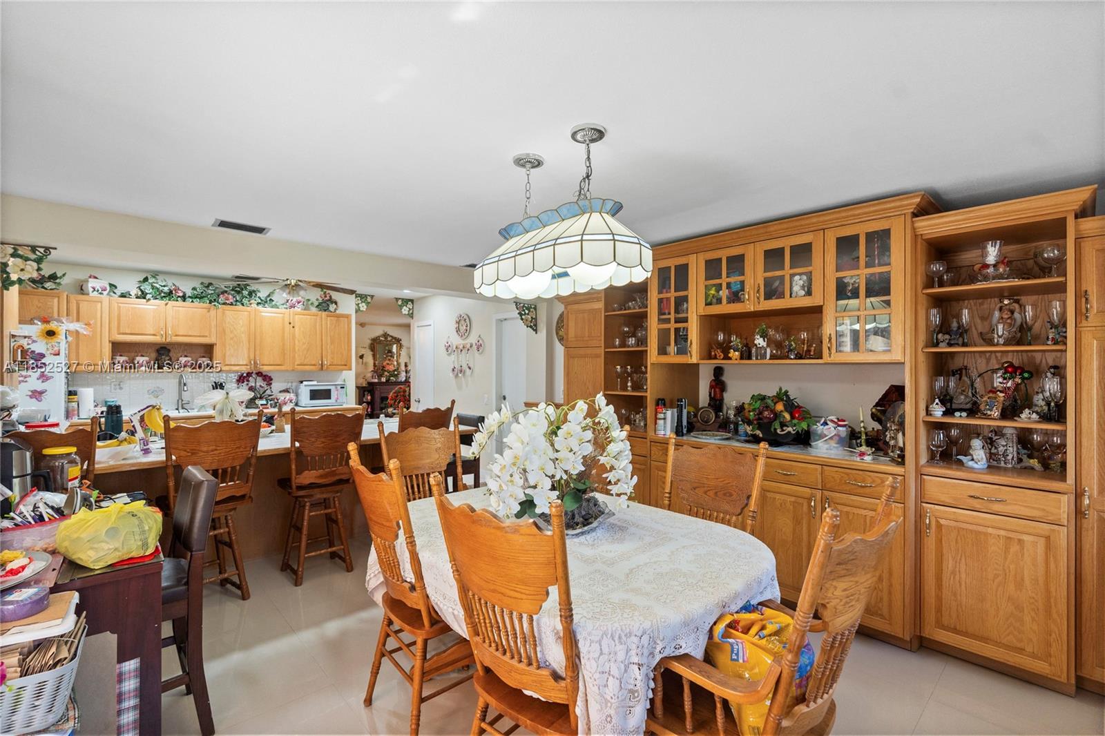 AVOCADO MANOR - Residential