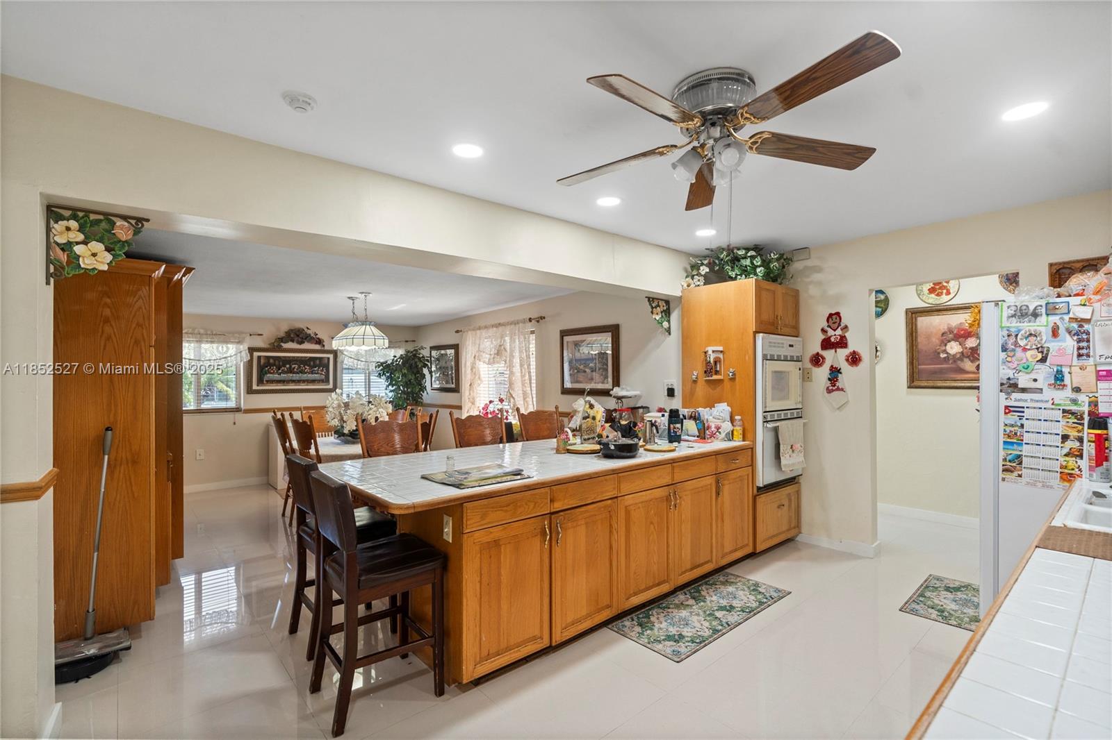 AVOCADO MANOR - Residential