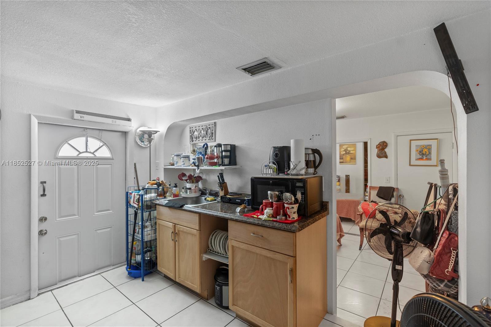 AVOCADO MANOR - Residential