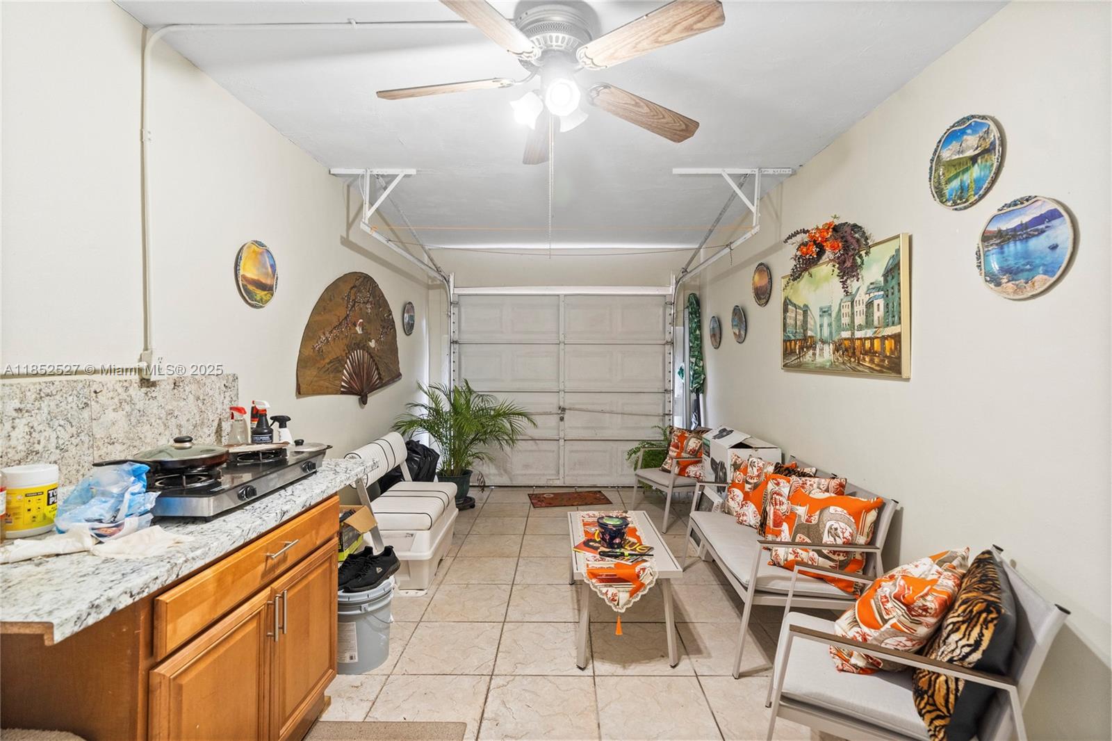 AVOCADO MANOR - Residential