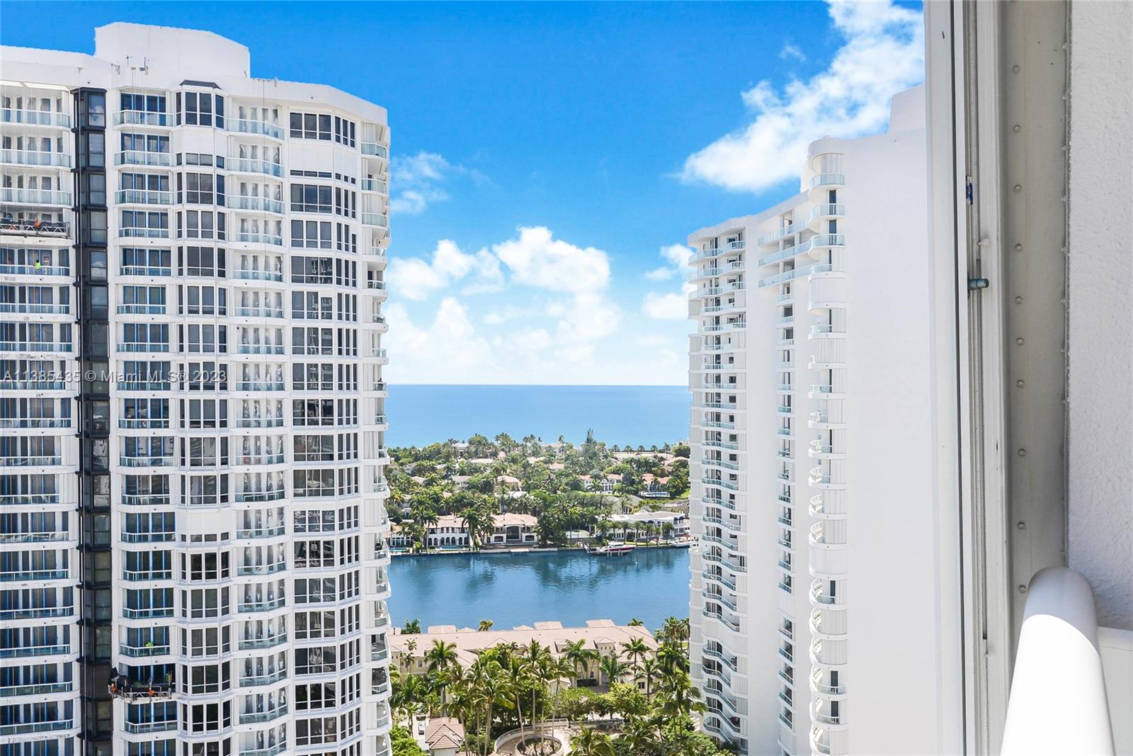 SOUTH TOWER AT THE POINT - Residential