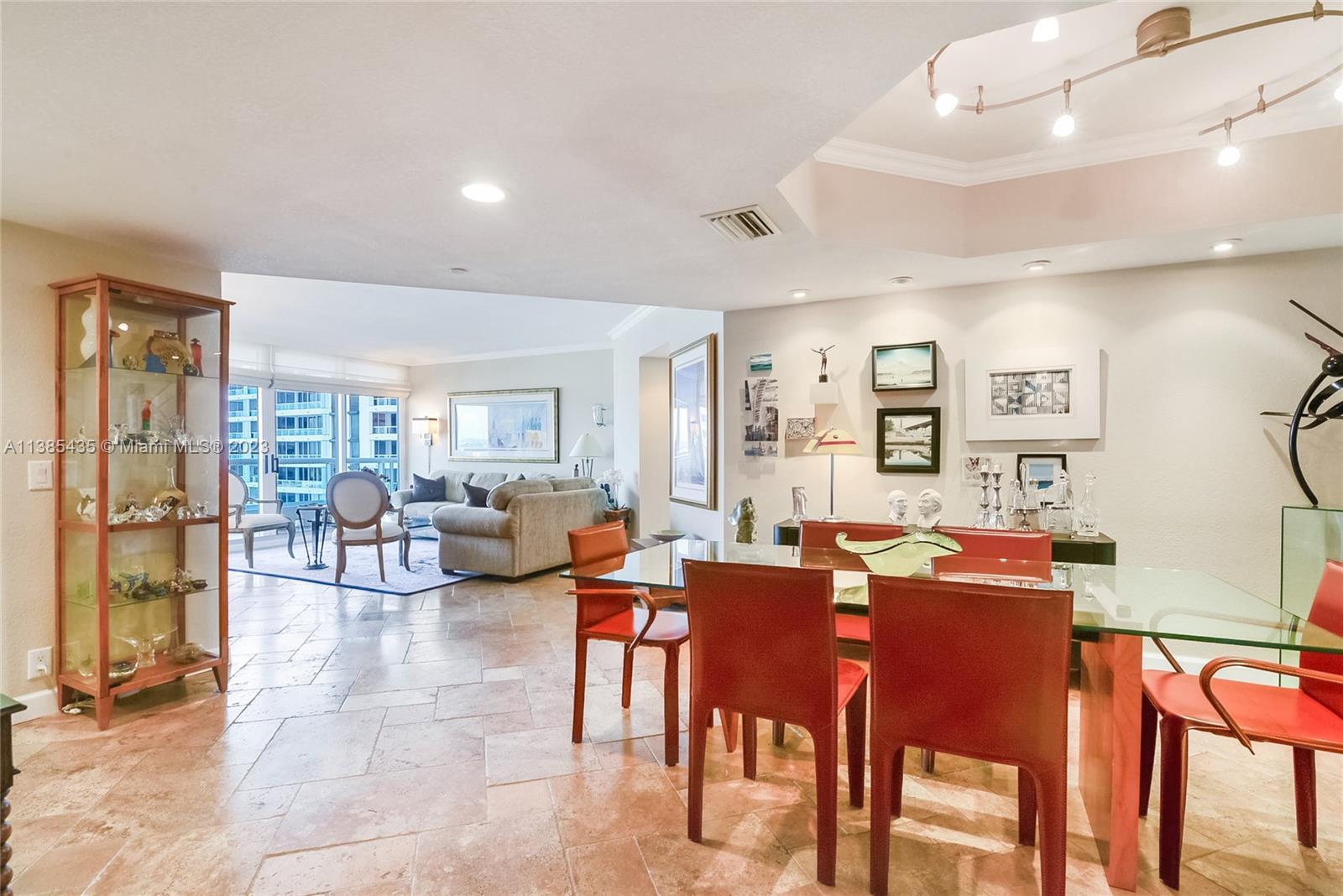 SOUTH TOWER AT THE POINT - Residential