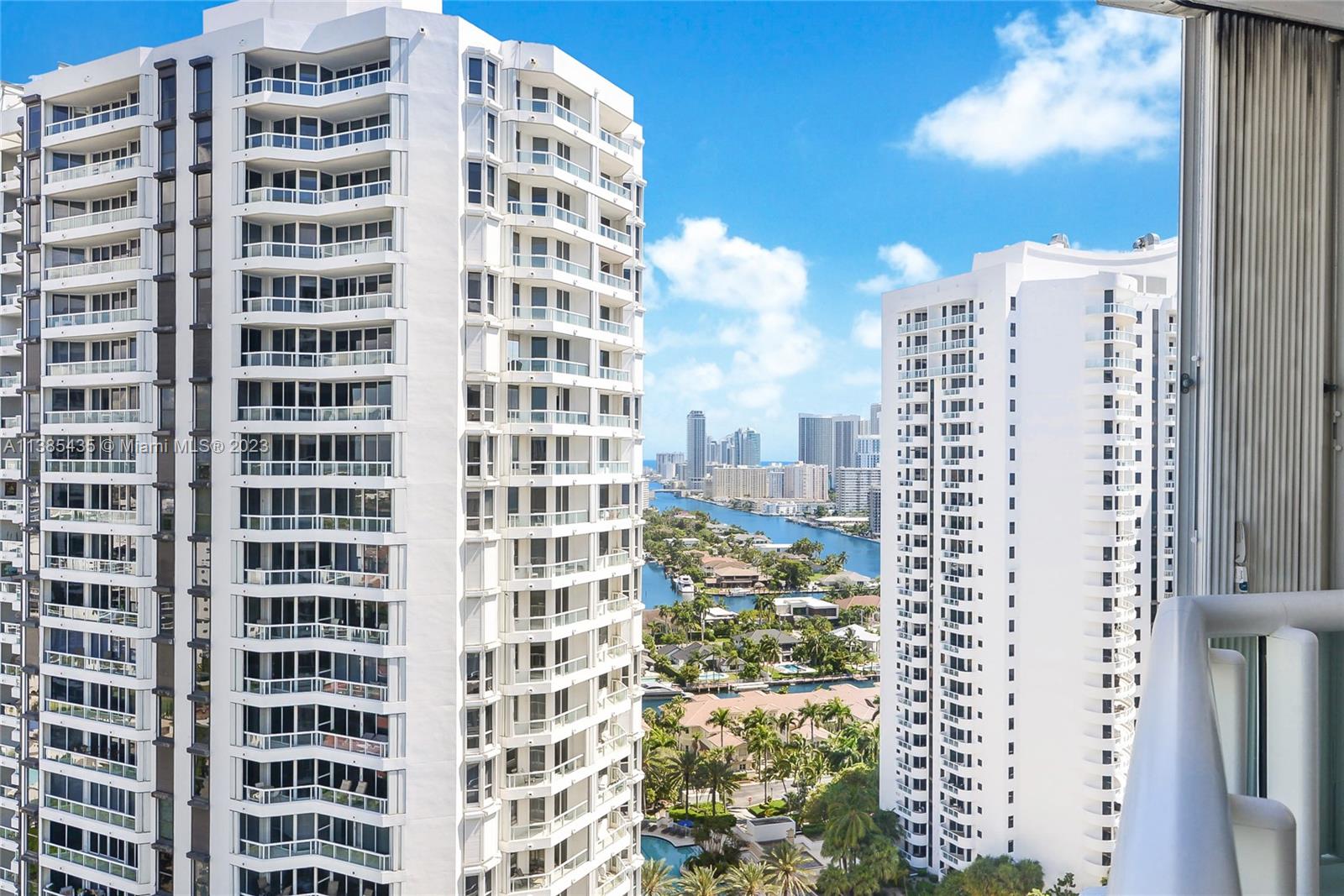 SOUTH TOWER AT THE POINT - Residential