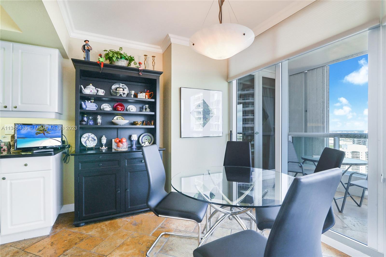 SOUTH TOWER AT THE POINT - Residential