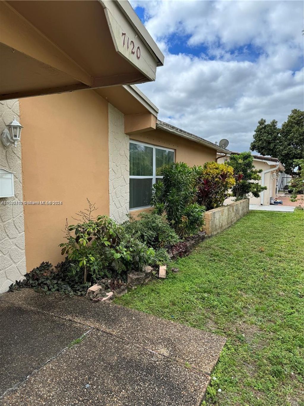 Photo of 7120 NW 20th St, Sunrise, FL 33313 (MLS # A11592419)