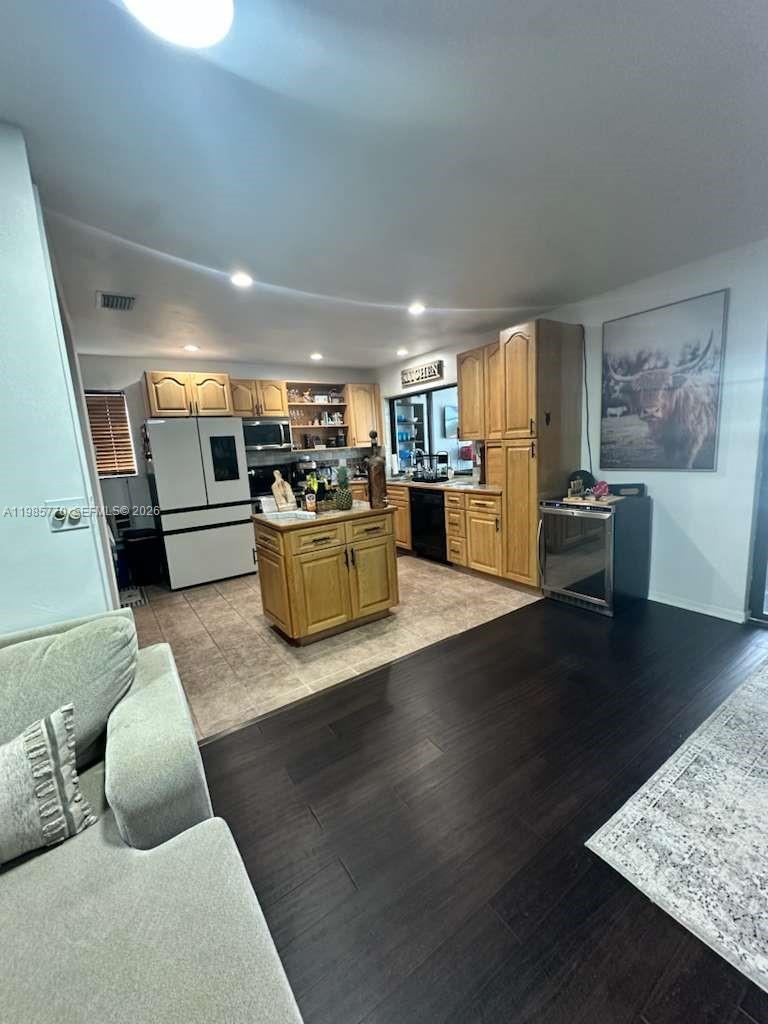 SUNSET ISLES SEC 2 - Residential