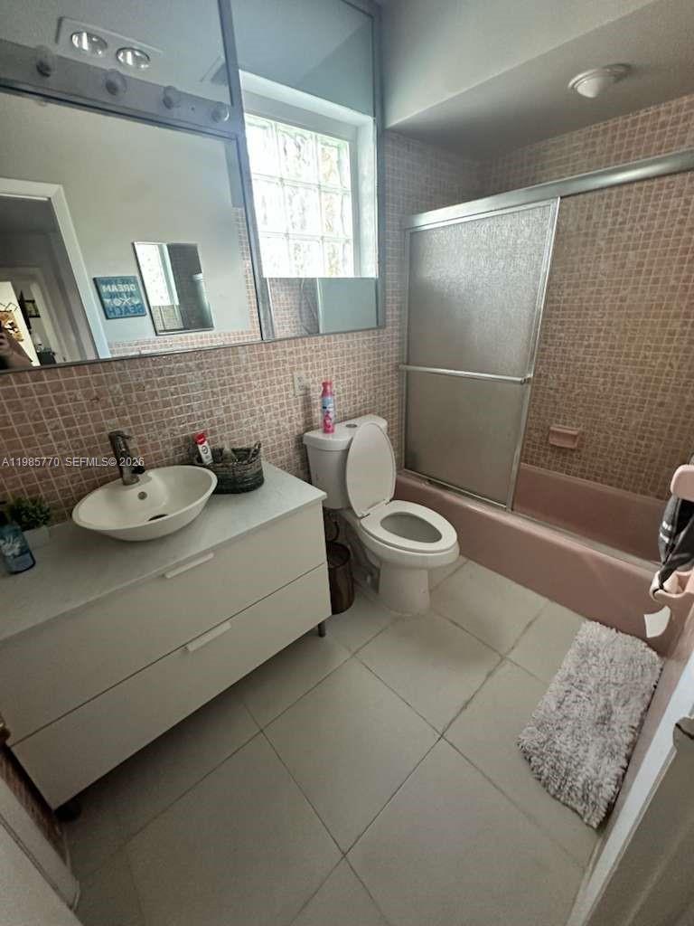 SUNSET ISLES SEC 2 - Residential