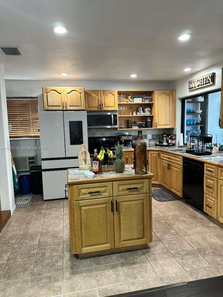 SUNSET ISLES SEC 2 - Residential