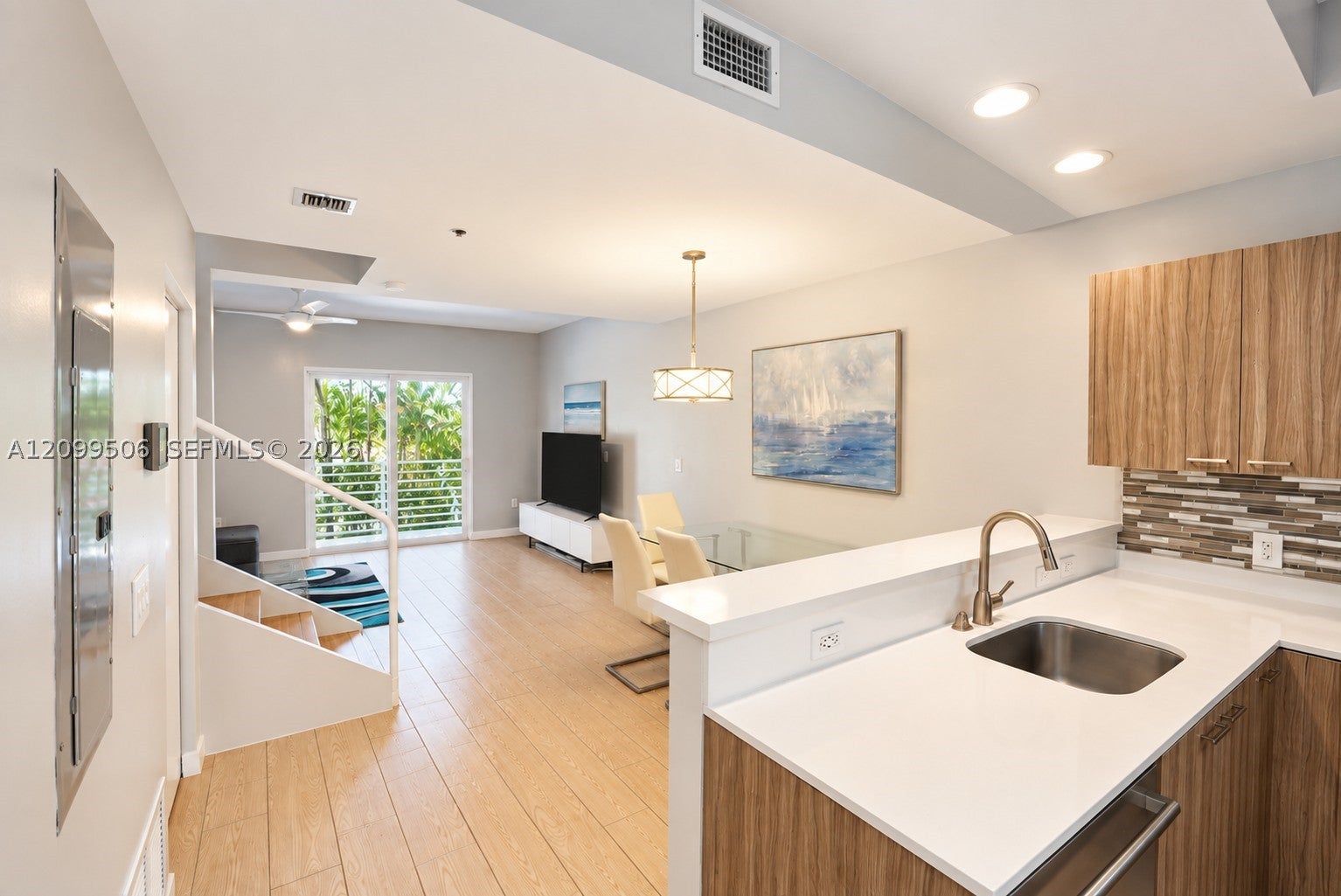 619 Meridian Ave 4