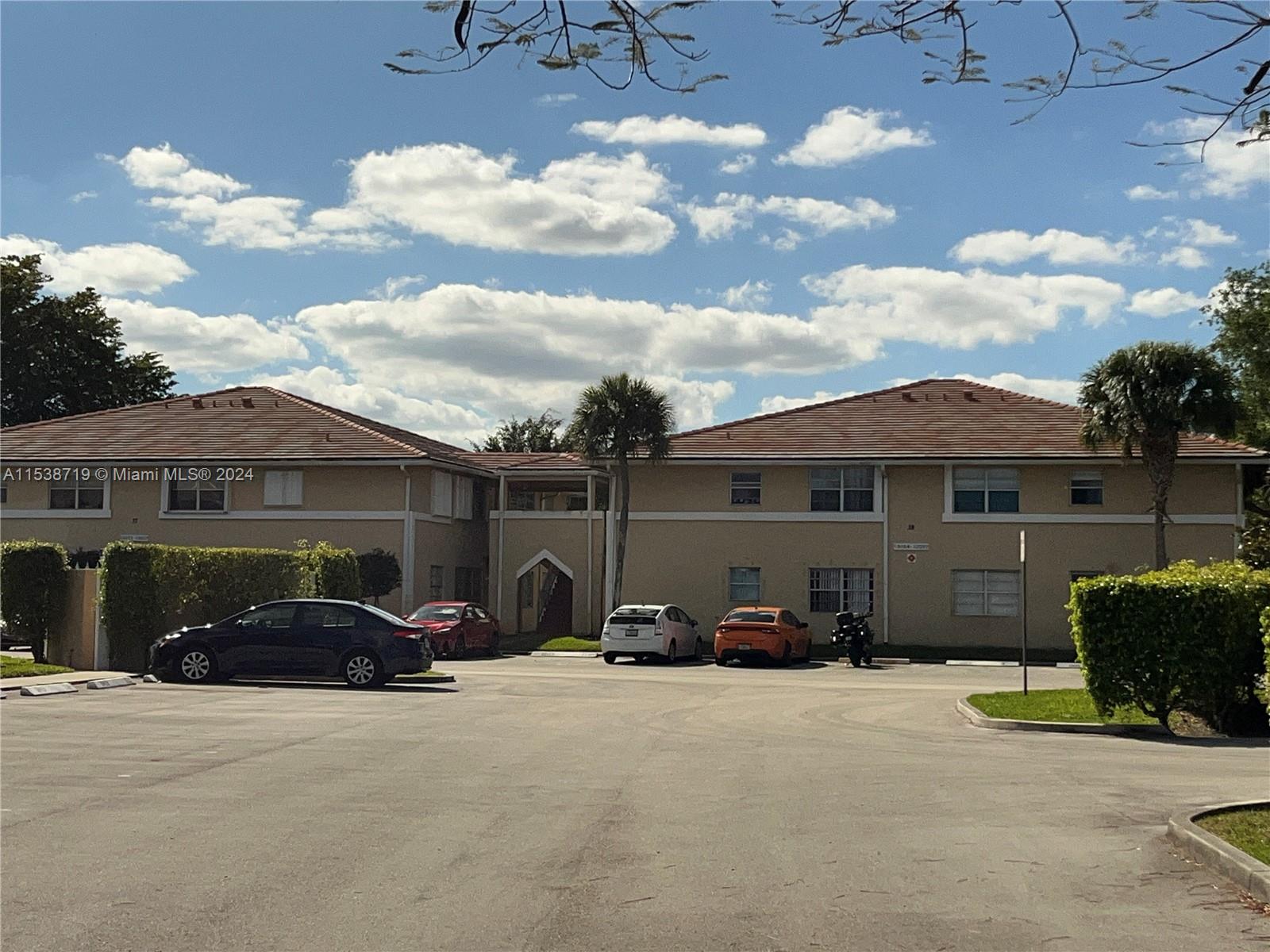 LAKEWOOD VILLAGE OF CORAL - Residential