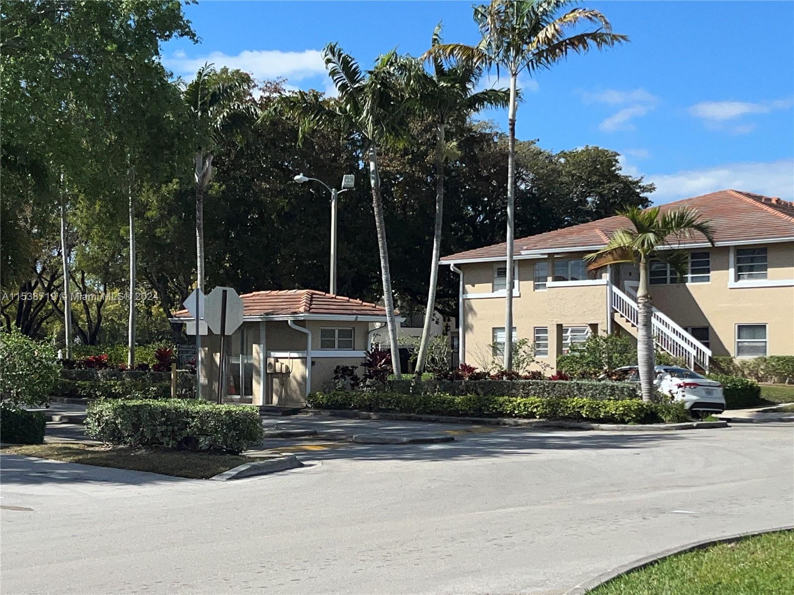 LAKEWOOD VILLAGE OF CORAL - Residential