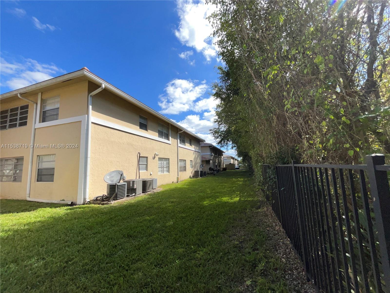 LAKEWOOD VILLAGE OF CORAL - Residential