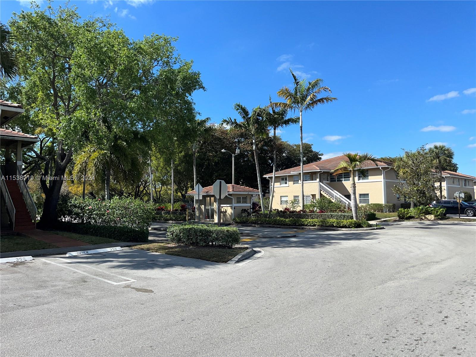 LAKEWOOD VILLAGE OF CORAL - Residential