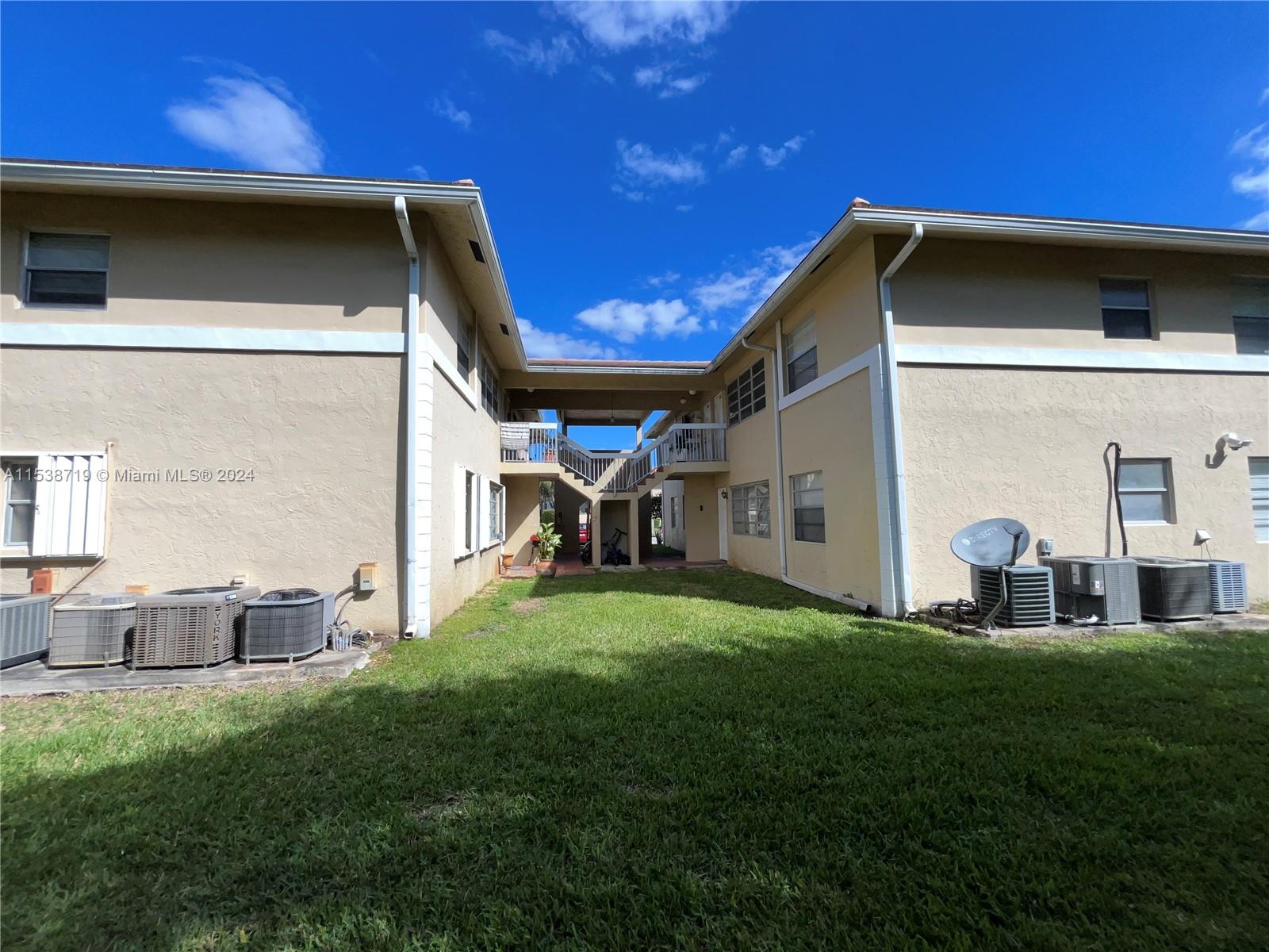 LAKEWOOD VILLAGE OF CORAL - Residential