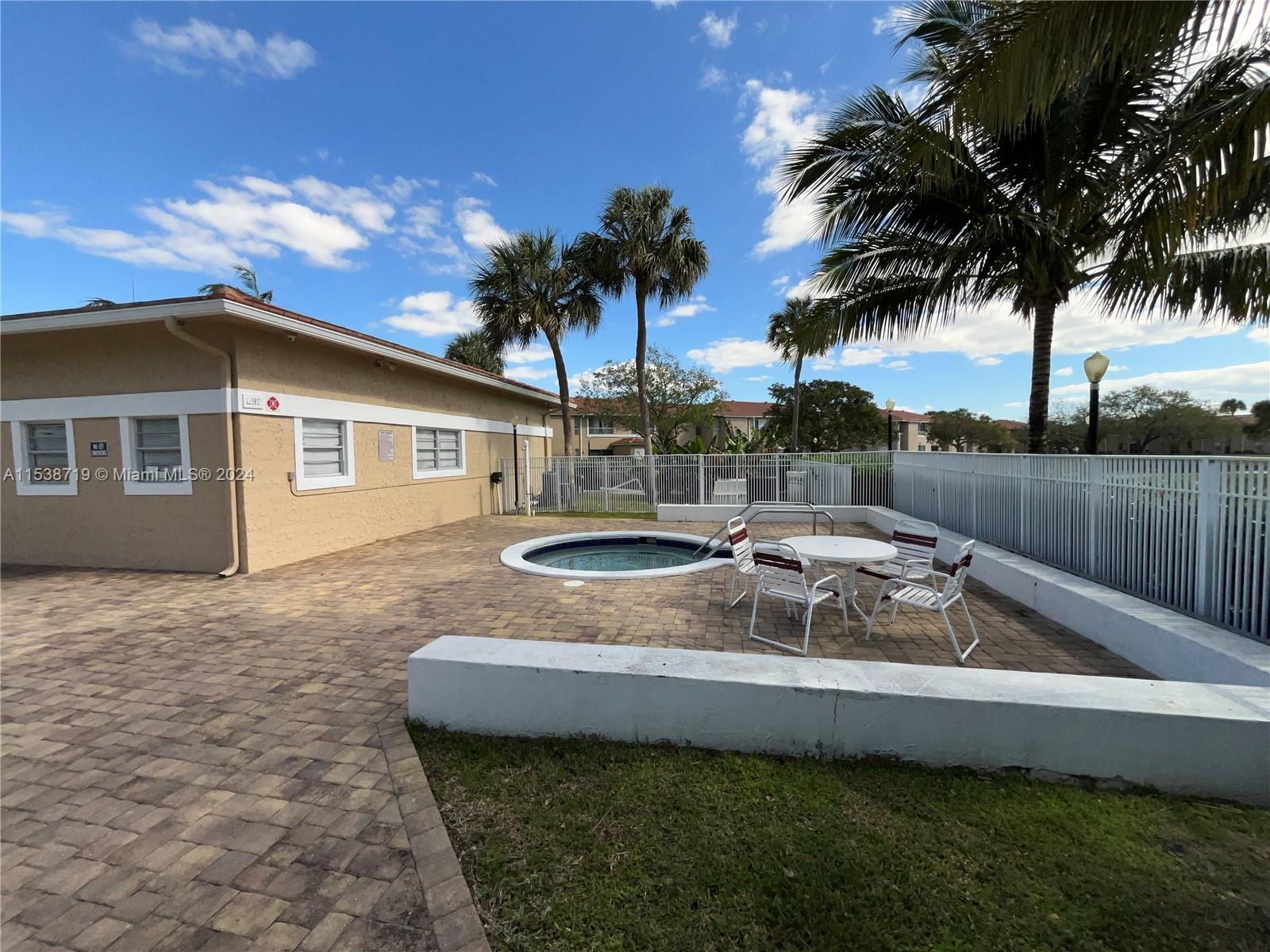 LAKEWOOD VILLAGE OF CORAL - Residential