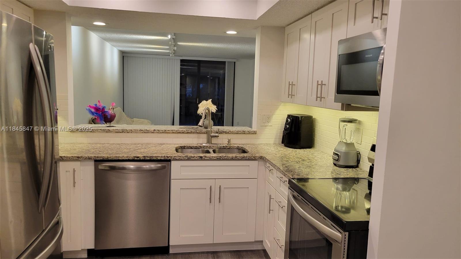 CLUB ROYALE CONDO - Residential