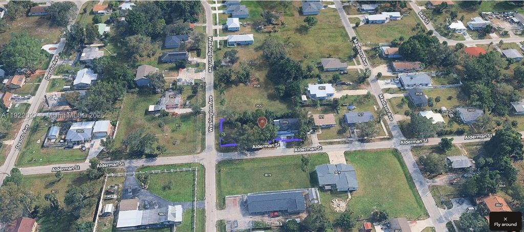 Photo of 915 E Alderman St, Fort Myers, FL 33916 (MLS # A11922027)