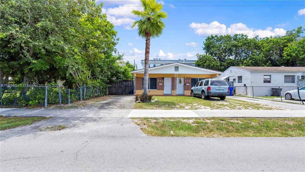 Photo of 806 N 24th Ave #806, Hollywood, FL 33020 (MLS # A11856510)