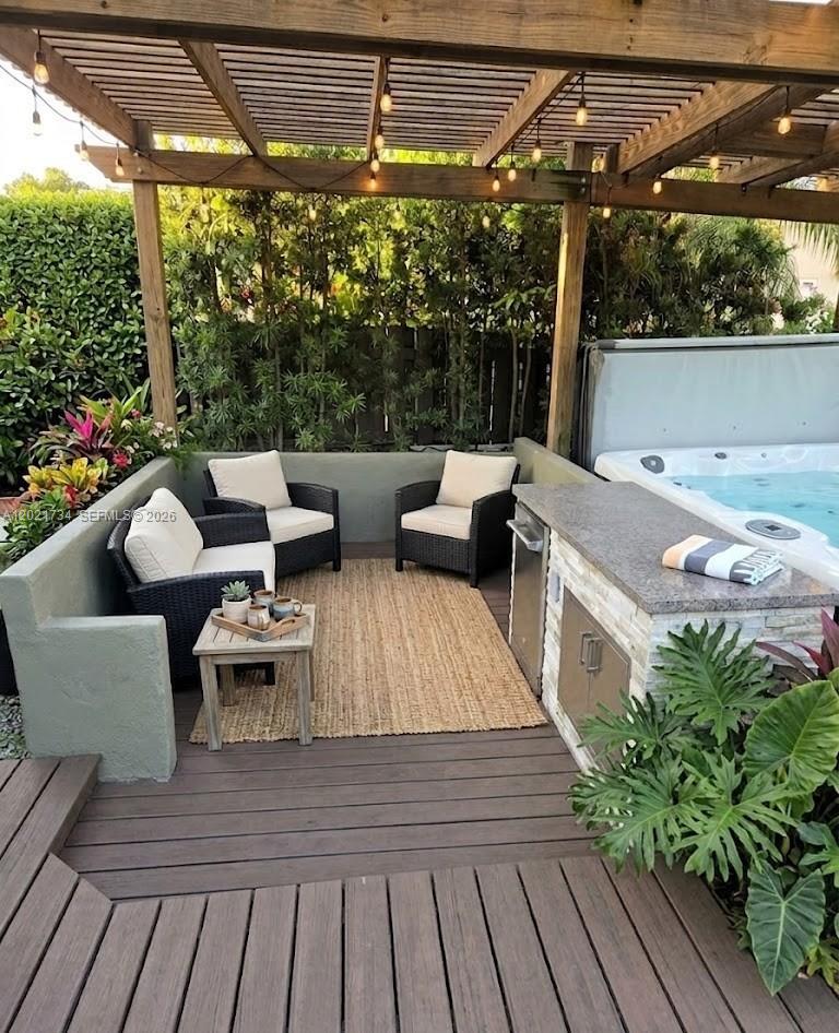 HOLLYWOOD GARDENS - Residential