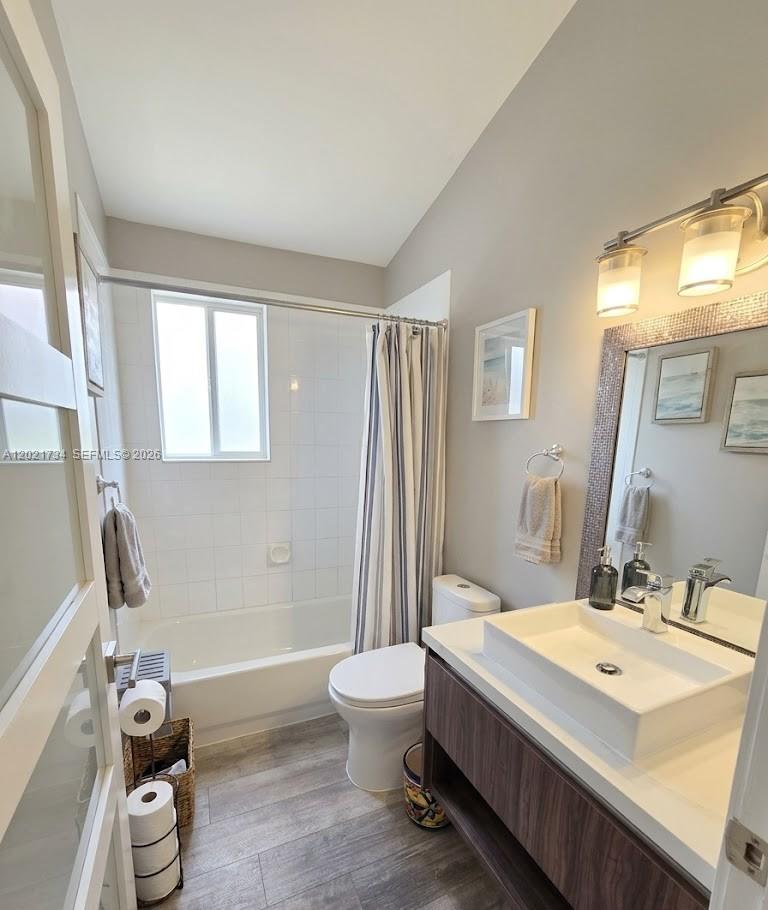 HOLLYWOOD GARDENS - Residential