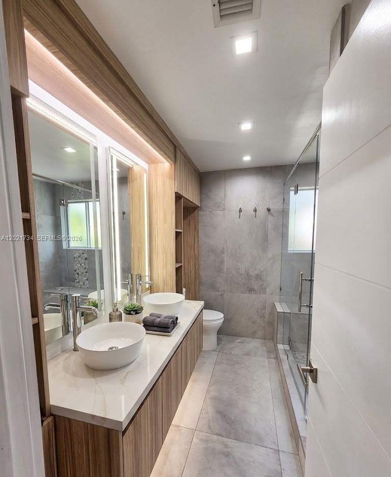 HOLLYWOOD GARDENS - Residential