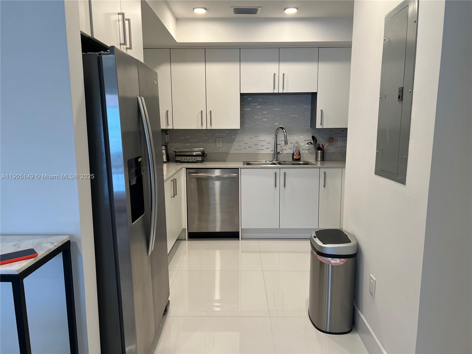 ISLANDS AT DORAL 1ST ADDI - Residential Lease