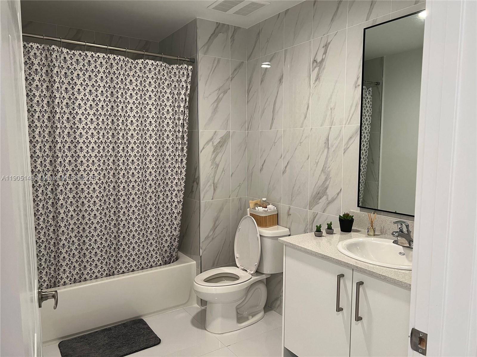 ISLANDS AT DORAL 1ST ADDI - Residential Lease