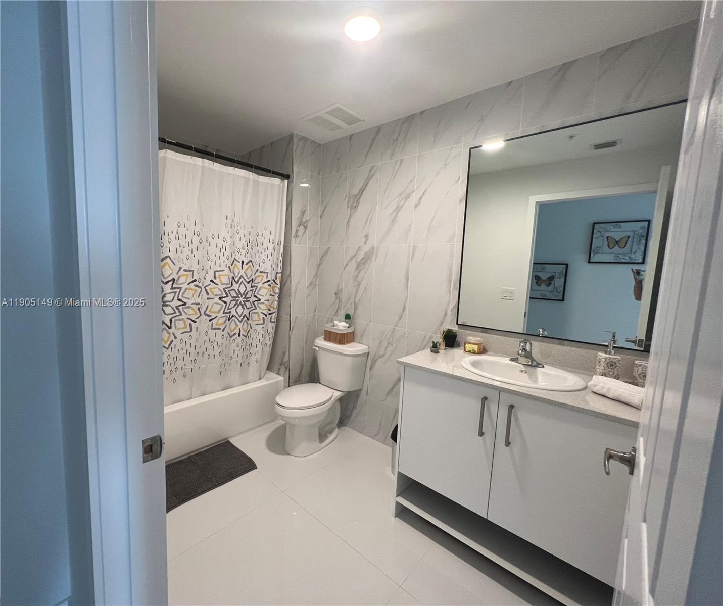 ISLANDS AT DORAL 1ST ADDI - Residential Lease