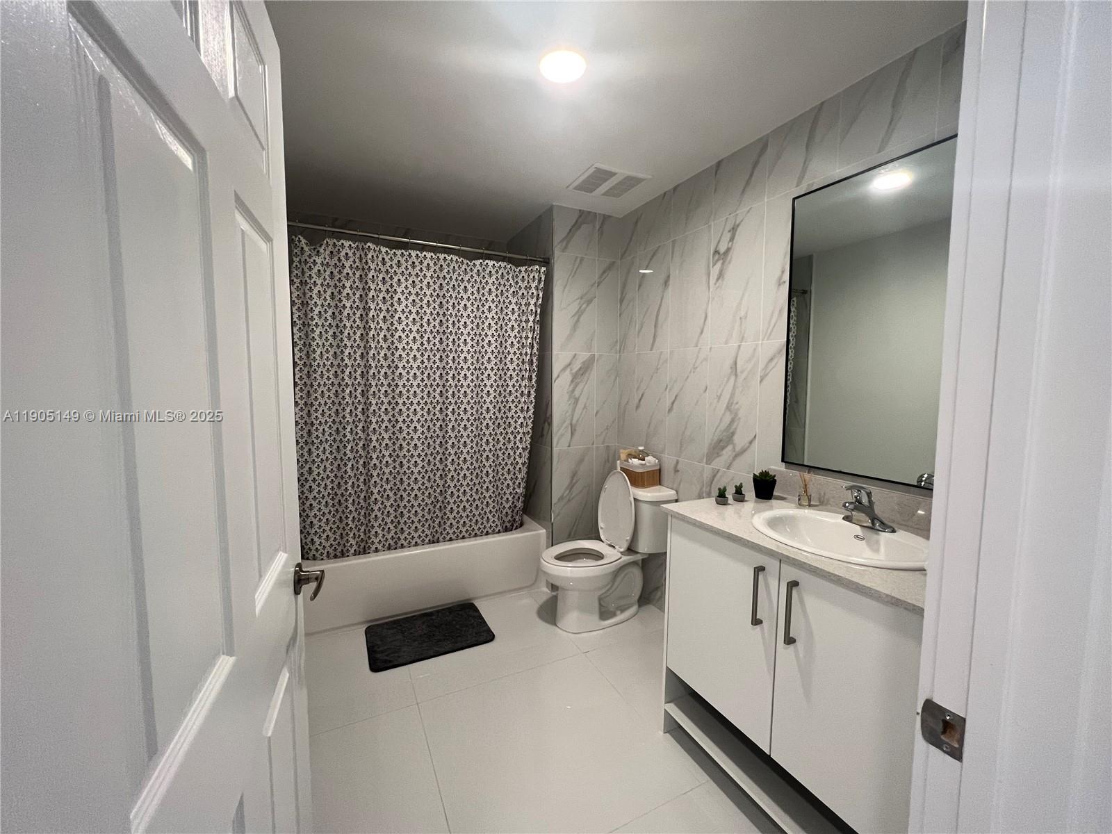 ISLANDS AT DORAL 1ST ADDI - Residential Lease