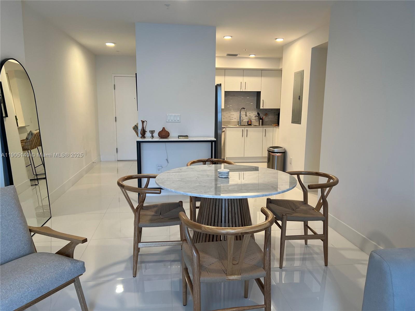 ISLANDS AT DORAL 1ST ADDI - Residential Lease